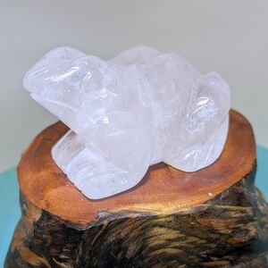 Clear quartz frog carving
